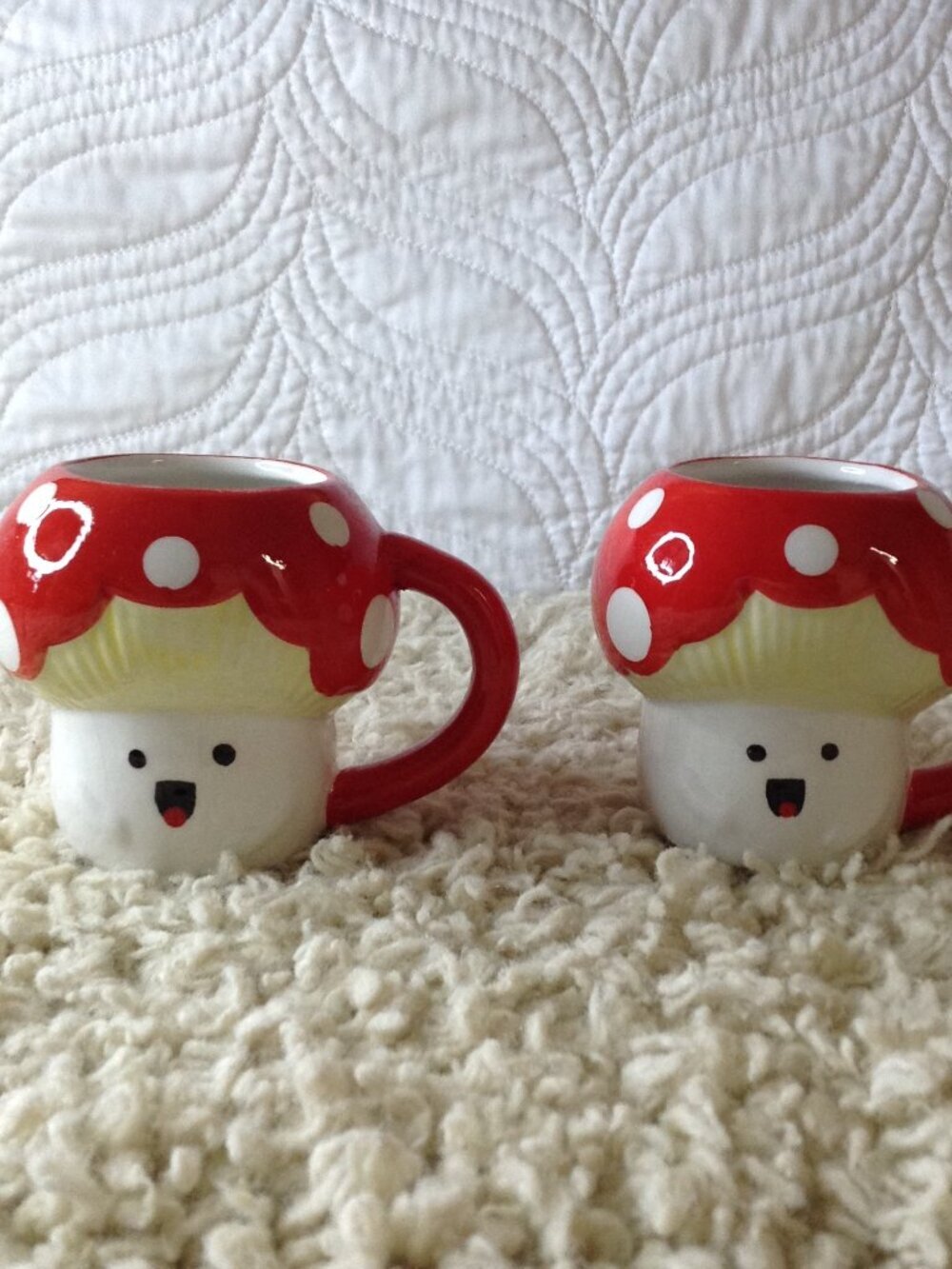 VTG 2000 Set (2) Mushroom Cups 6 oz ceramic Espresso/Cappuccino Red/White Dots